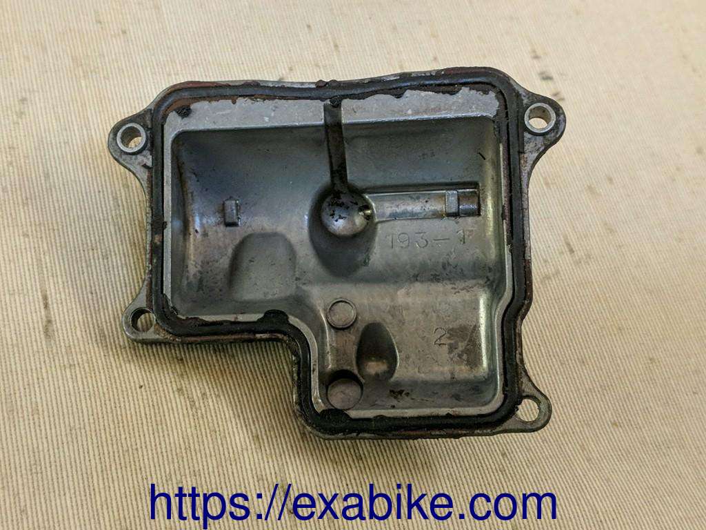 carburetor float chamber Honda VF1000F - photo 2