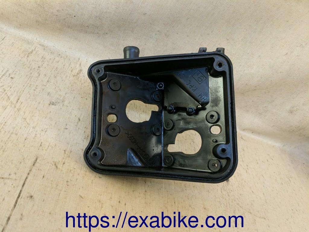 air cleaner case base Honda Varadero 125 - photo 2