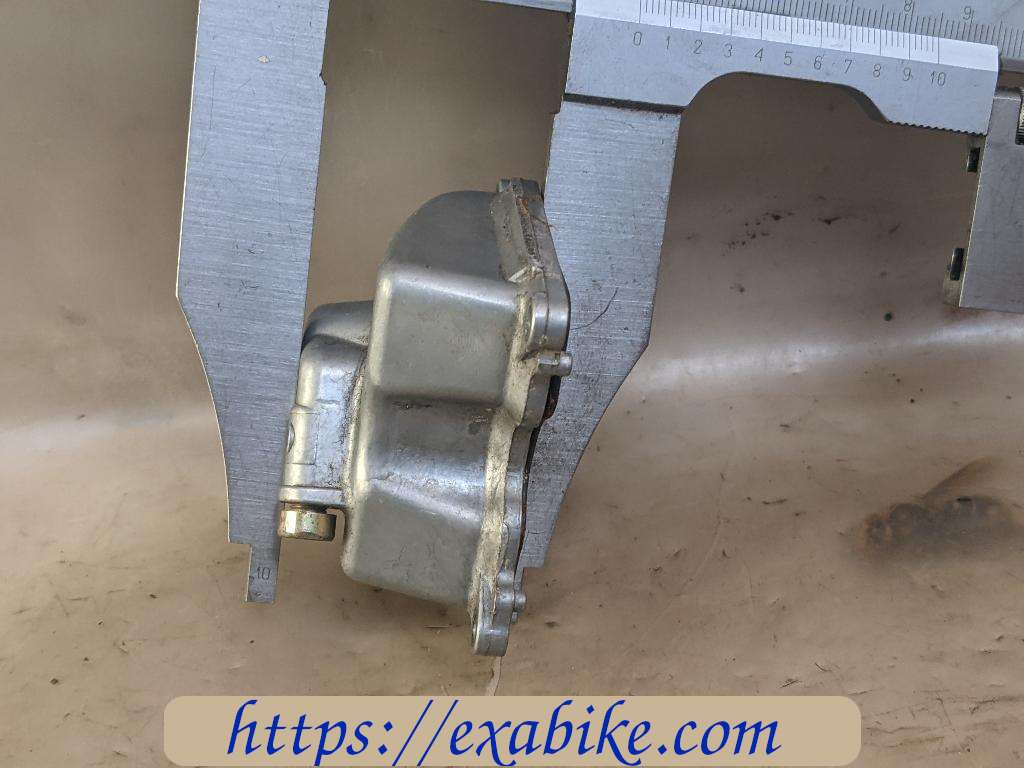 carburetor float chamber, left Suzuki GSXF 600 - photo 4