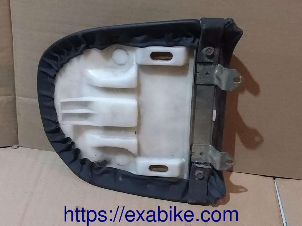 rear seat Suzuki Bandit 400 - photo 3