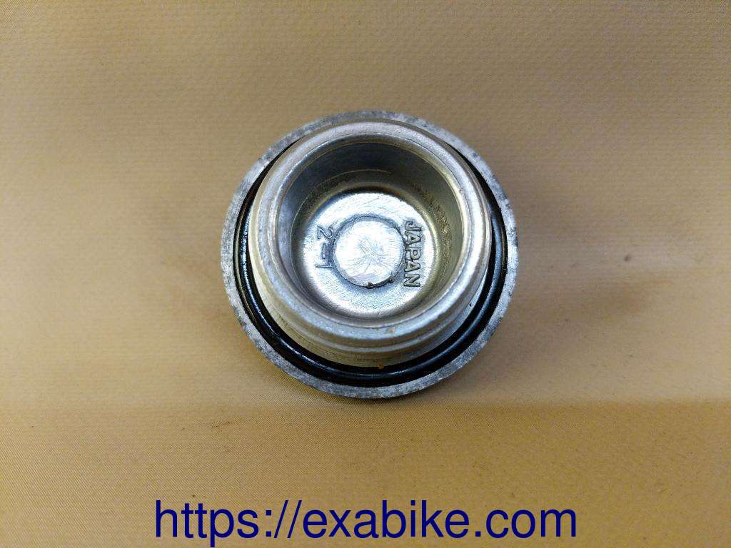 bouchon d'huile Kawasaki GPZ 550 - photo 2