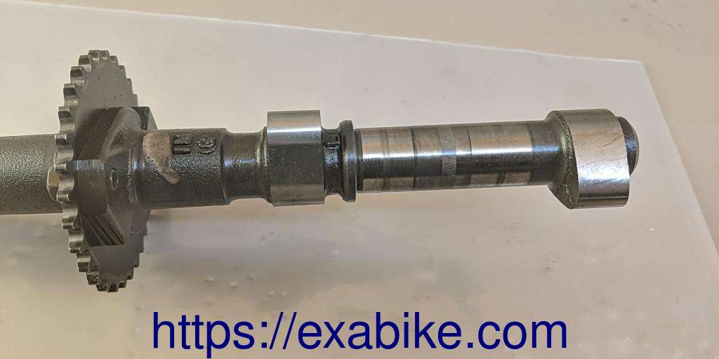 camshaft, intake SUZUKI GS1100G - photo 3