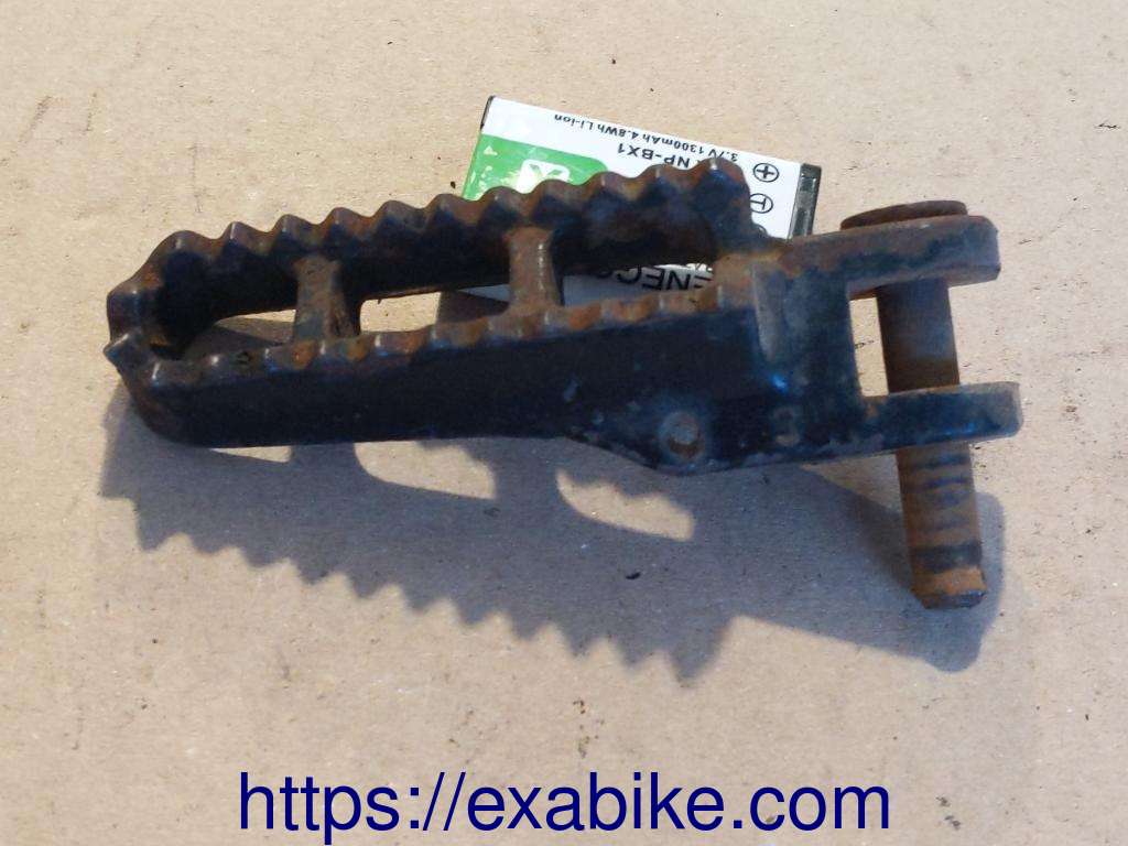 footrest, front left Suzuki DR 400 - photo 1