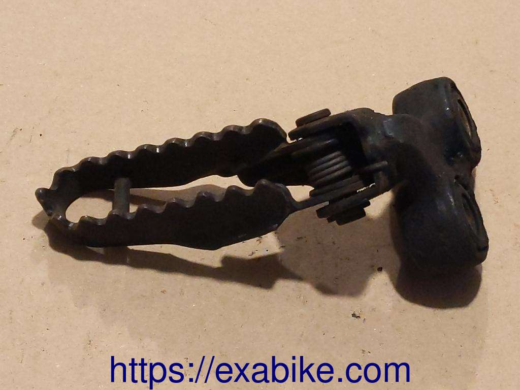 footrest, front left Suzuki DR 750 - photo 1