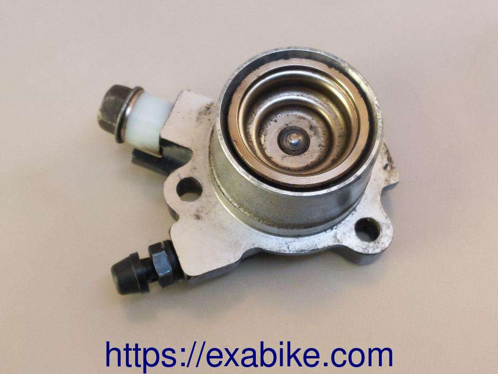 clutch slave cylinder Kawasaki GPZ 900 Ninja - photo 2