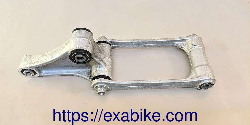 swingarm connecting Honda CBR1000RR - photo 1
