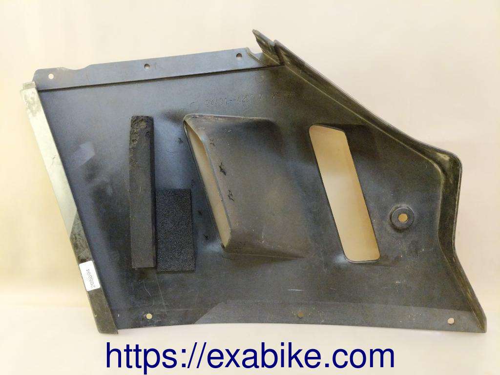 side fairing, middle right Suzuki GSXR 1100 - photo 2
