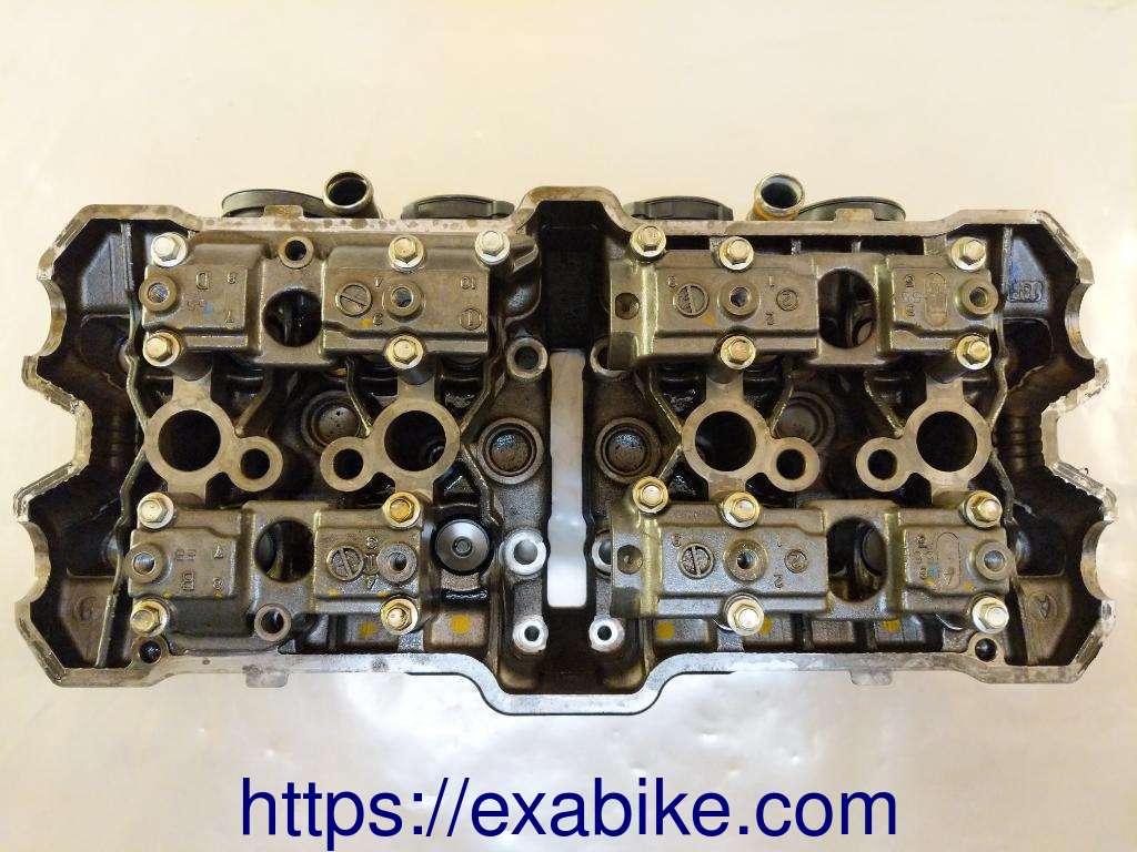 cylinder head Suzuki 1250 GSX - photo 2