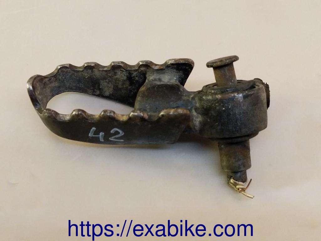 footrest, front left Honda XLR 125 - photo 1