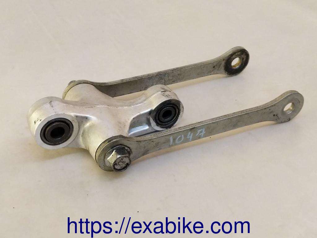 swingarm connecting Suzuki GSXR 750 - photo 1