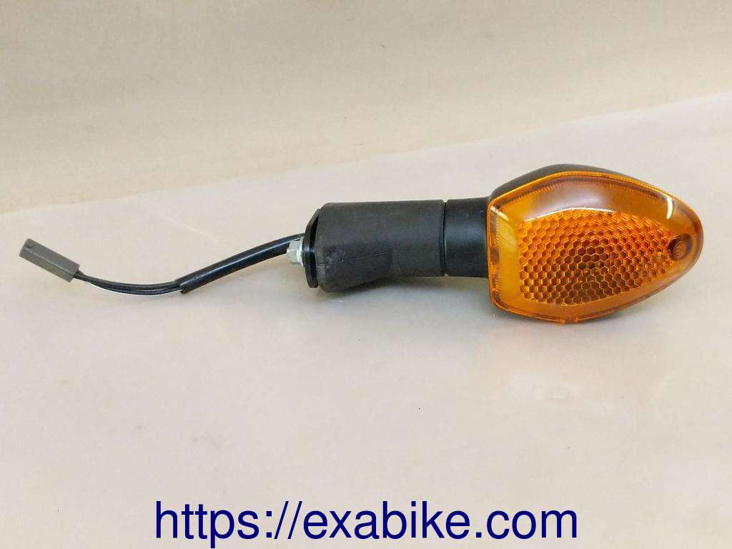turn signal, front left Suzuki GSR 750 - photo 1