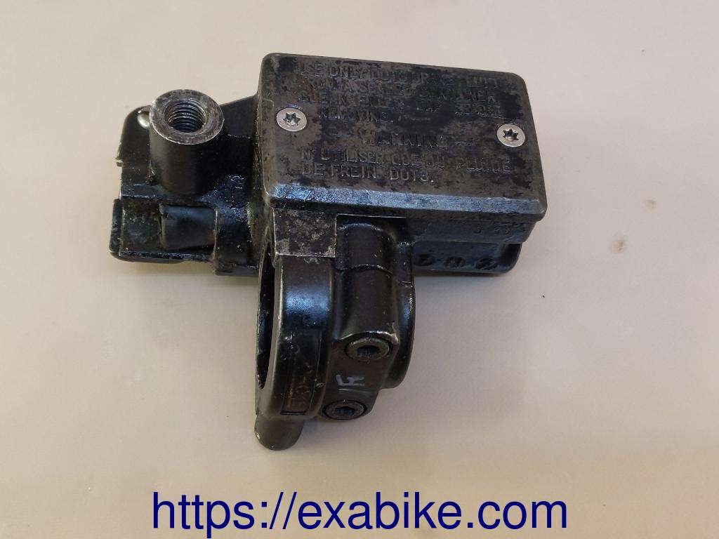 clutch master cylinder Honda VFS 750 - photo 1