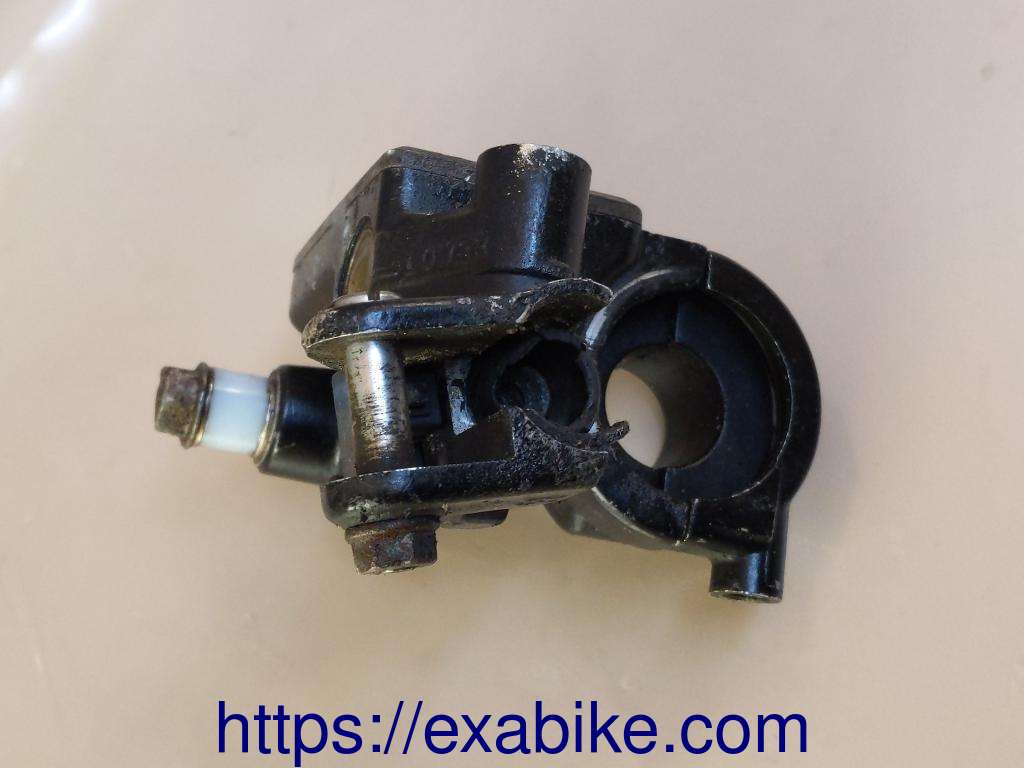 clutch master cylinder Honda VFS 750 - photo 3