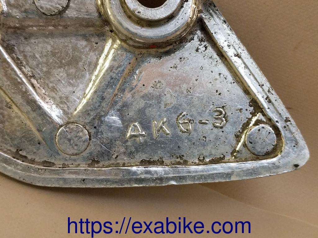 platine repose-pied avant droite Yamaha XJR 1300 - photo 3