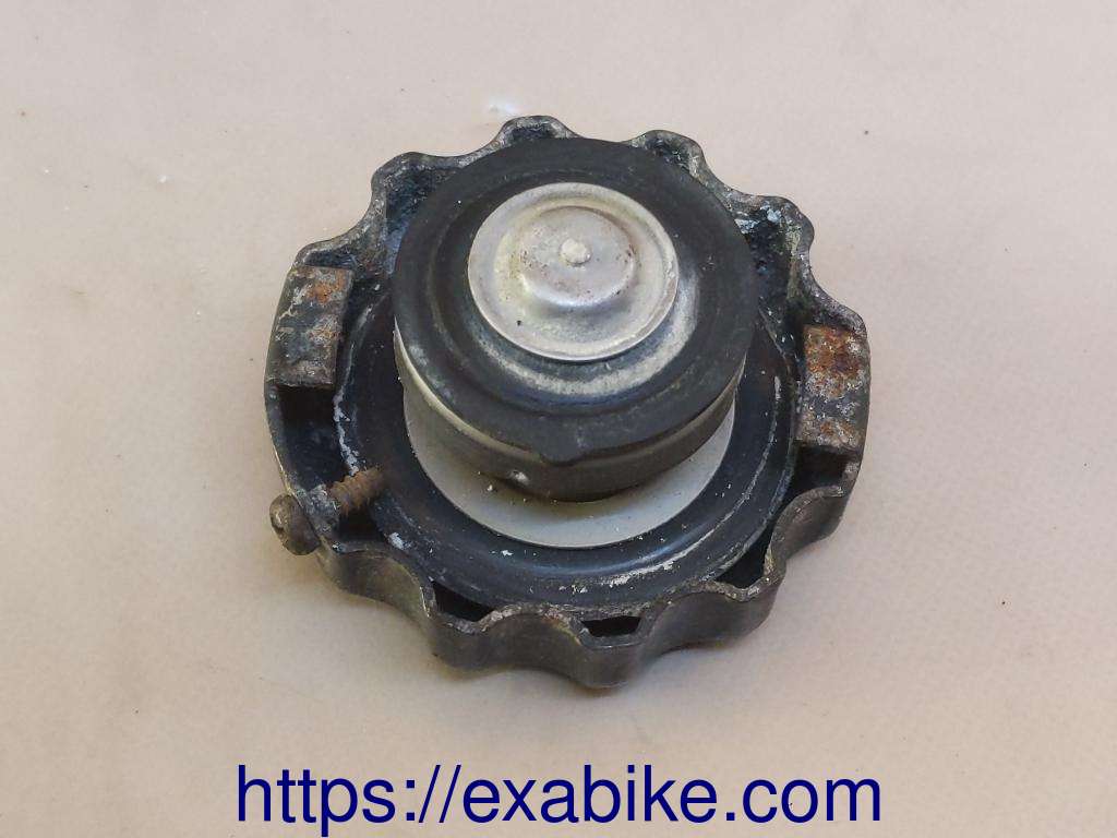 radiator cap Honda VFS 750 - photo 2