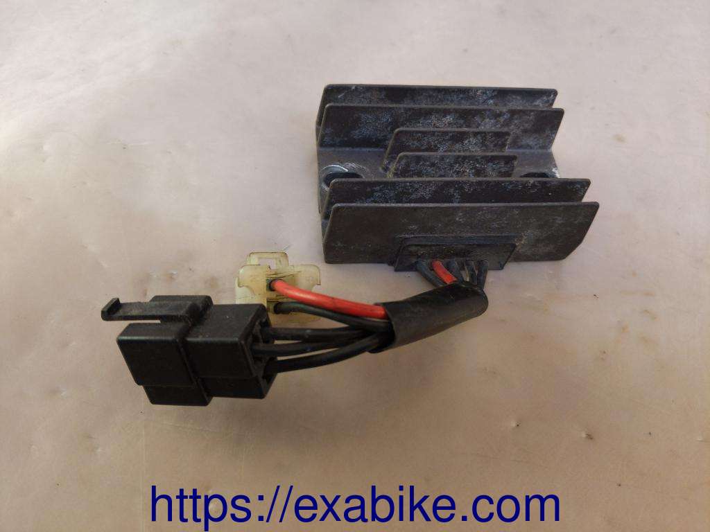 voltage regulator Suzuki GZ 250 Marauder - photo 1