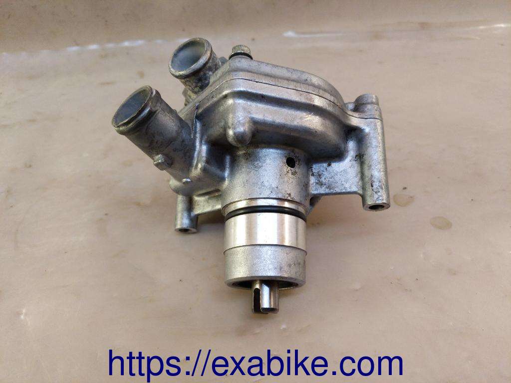 water pump Honda VFC 750 - photo 2