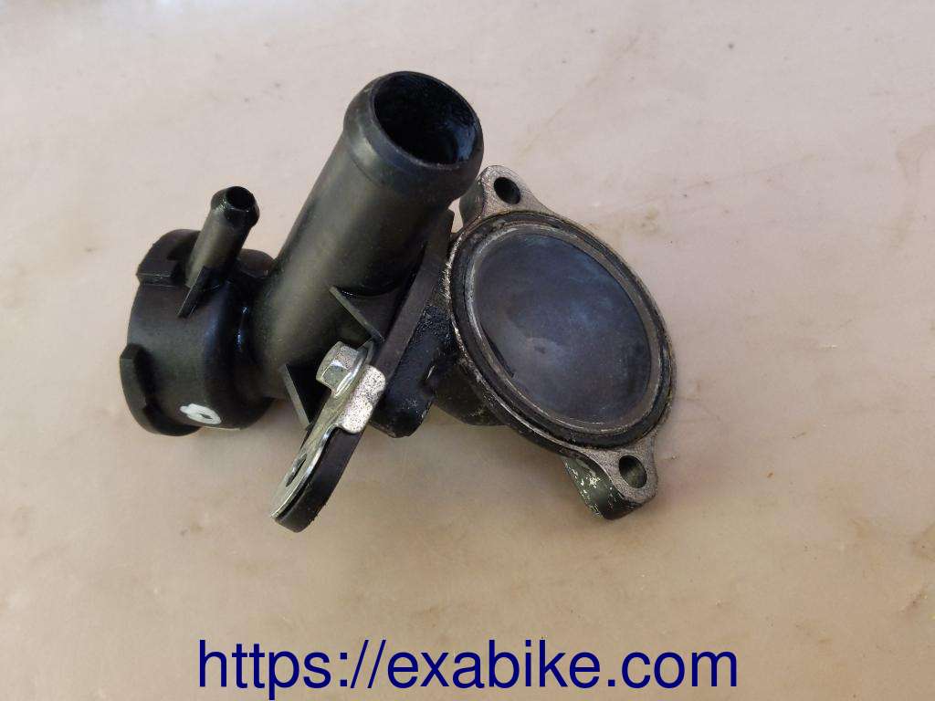 thermostat case Honda VT500E - photo 2