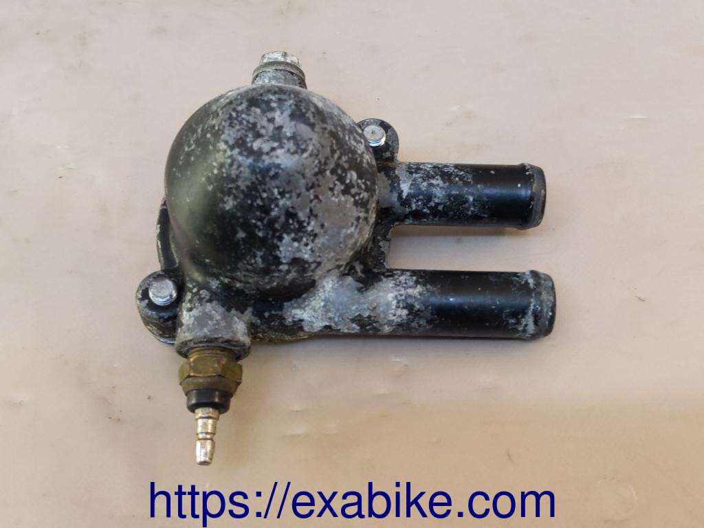 thermostat case Honda VT500E - photo 2