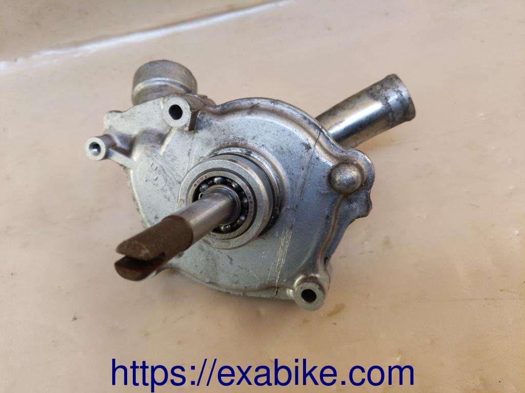 water pump Yamaha YZF 750 - photo 2