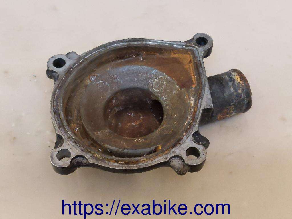 water pump cover Kawasaki GPZ 900 Ninja - photo 2