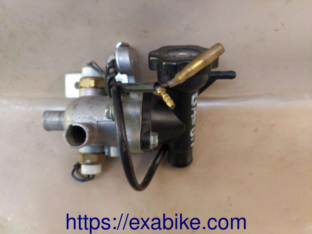 thermostat case Suzuki Bandit 400 - photo 1