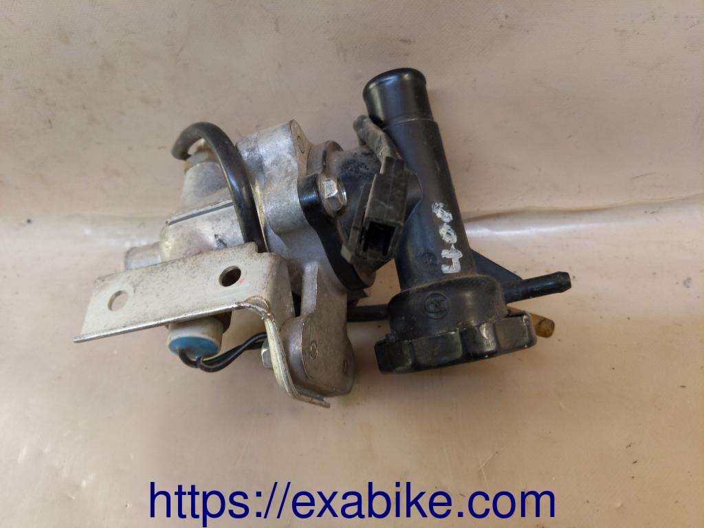 thermostat case Suzuki Bandit 400 - photo 2