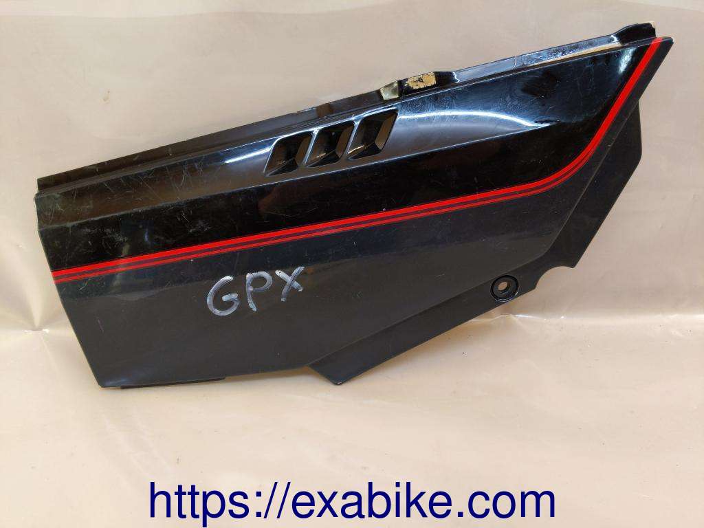cache latéral droit Kawasaki GPX 750 - photo 1