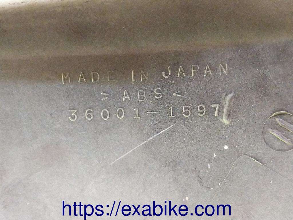 cache latéral gauche Kawasaki ZRX 1100 - photo 3