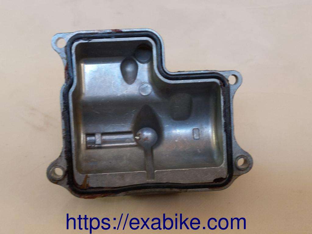 carburetor float chamber Honda Transalp 650 - photo 2