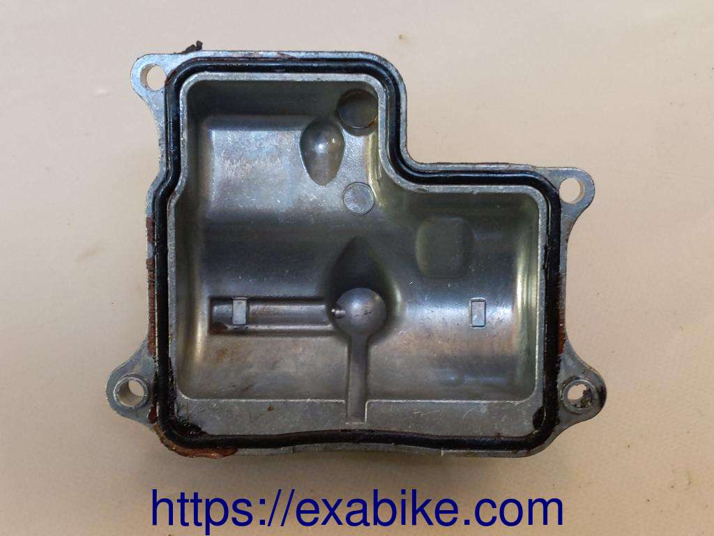 carburetor float chamber Honda Transalp 650 - photo 2