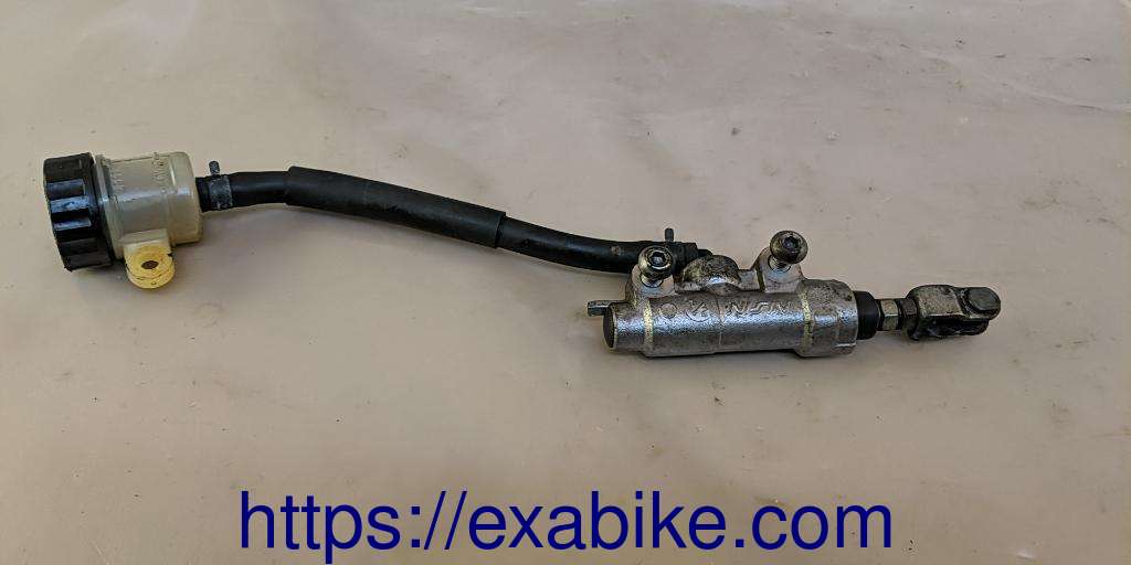 rear master cylinder Yamaha MT03 - photo 1