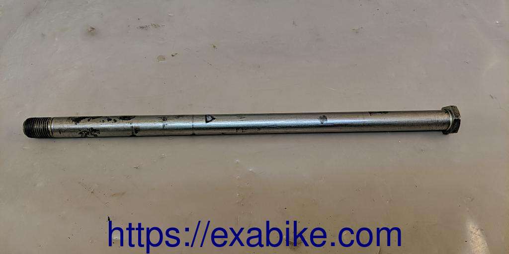 axe de bras oscillant Yamaha MT03 - photo 1