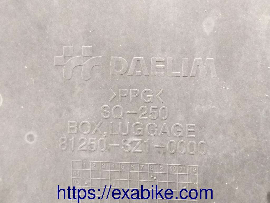 coffre sous selle Daelim 125 S2 - photo 4