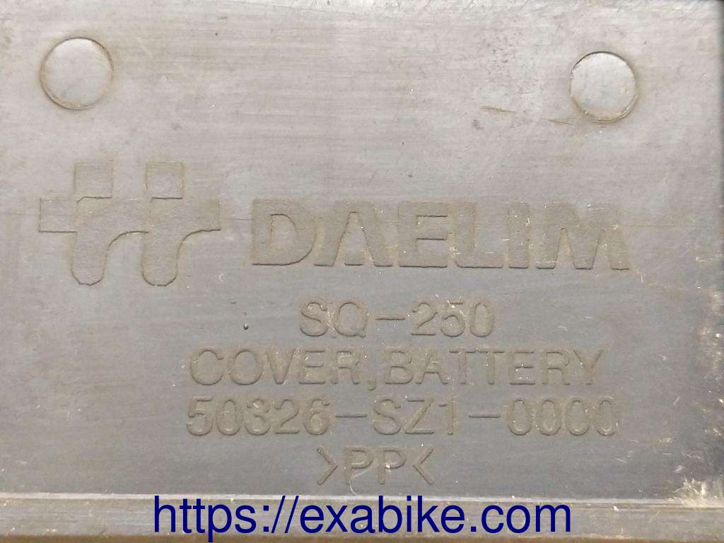 cache batterie Daelim 125 S2 - photo 3