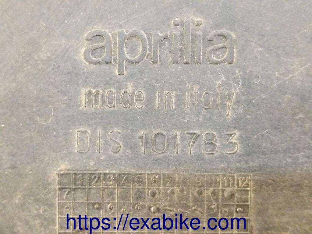 cache latéral droit Aprilia RSV 1000 - photo 3