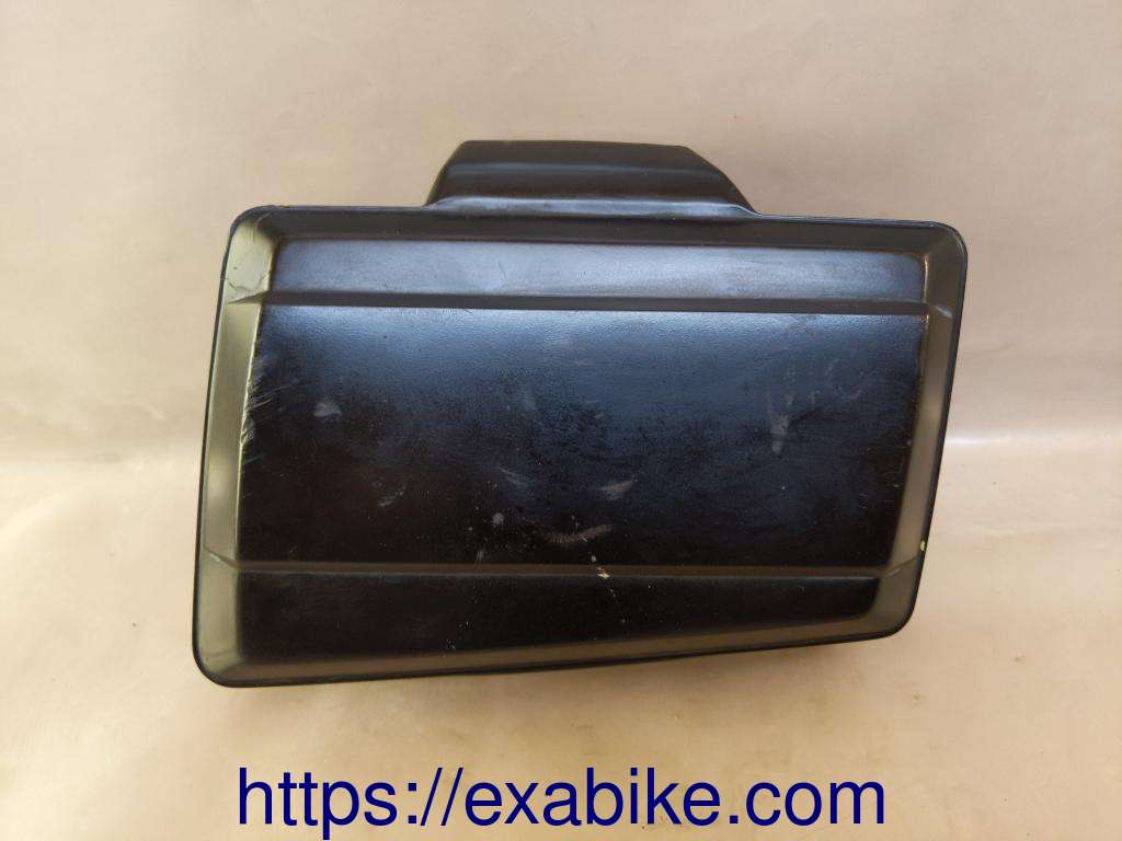 cache latéral droit Honda VFS 750 - photo 1