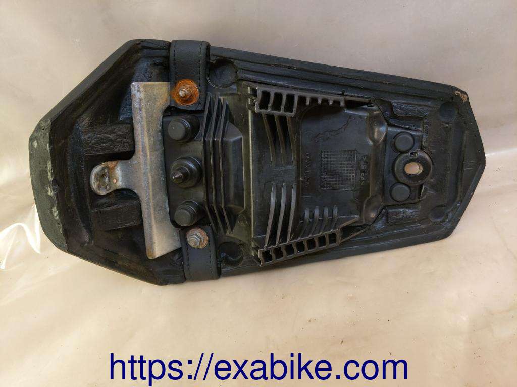 seat, rear Yamaha 125 YZF-R - photo 3
