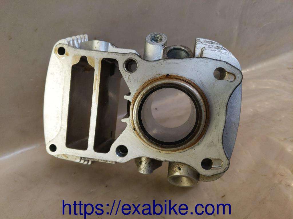 cylinder, front Honda Varadero 125 - photo 3