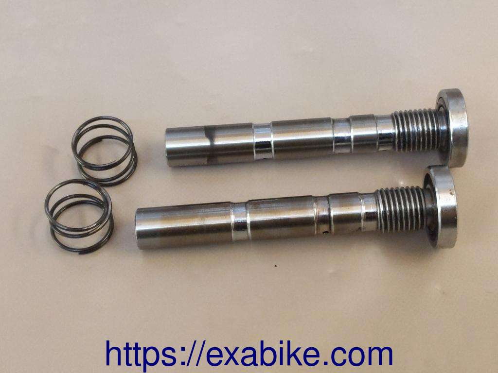 valve rockers shafts Kawasaki GPZ 500 - photo 1