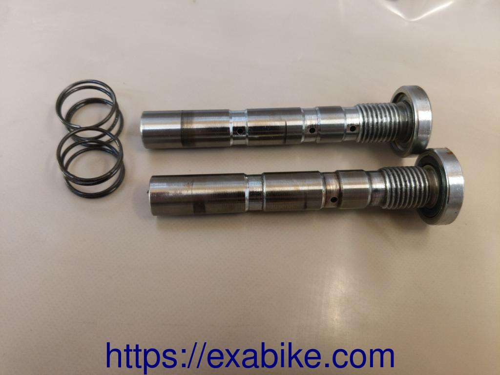 valve rockers shafts Kawasaki GPZ 500 - photo 1