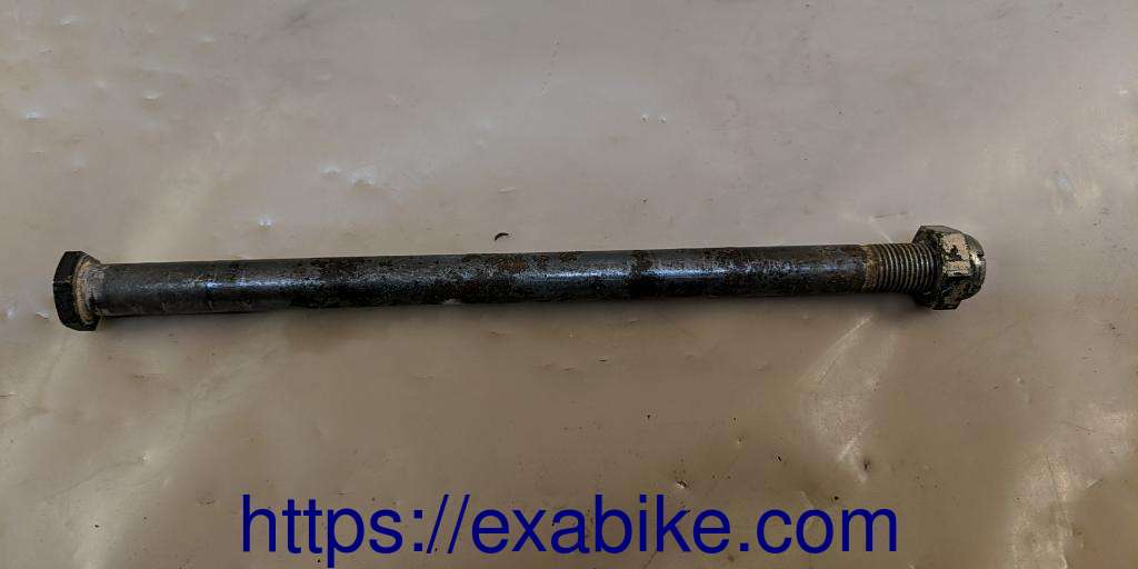 swingarm axle Honda XL 125 - photo 1