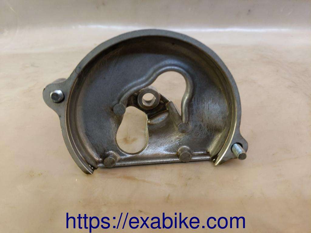 oil pump cover Honda XLS 125 - photo 1