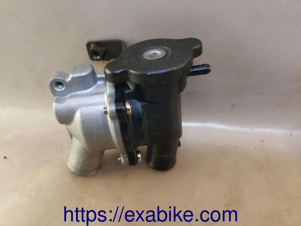 thermostat case Kawasaki Z 750 - photo 1