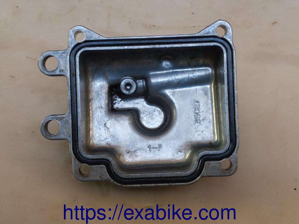 carburetor float chamber, right Suzuki GSXF 1100 - photo 2