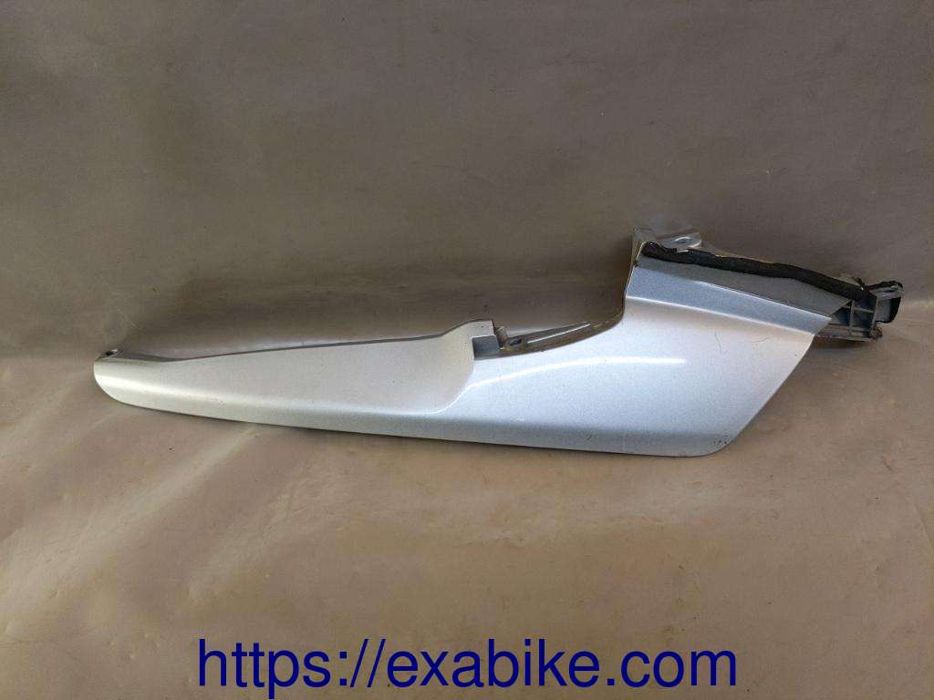 cowl, right Suzuki 250 Burgman - photo 1