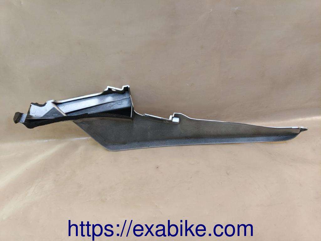 cowl, right Suzuki 250 Burgman - photo 2