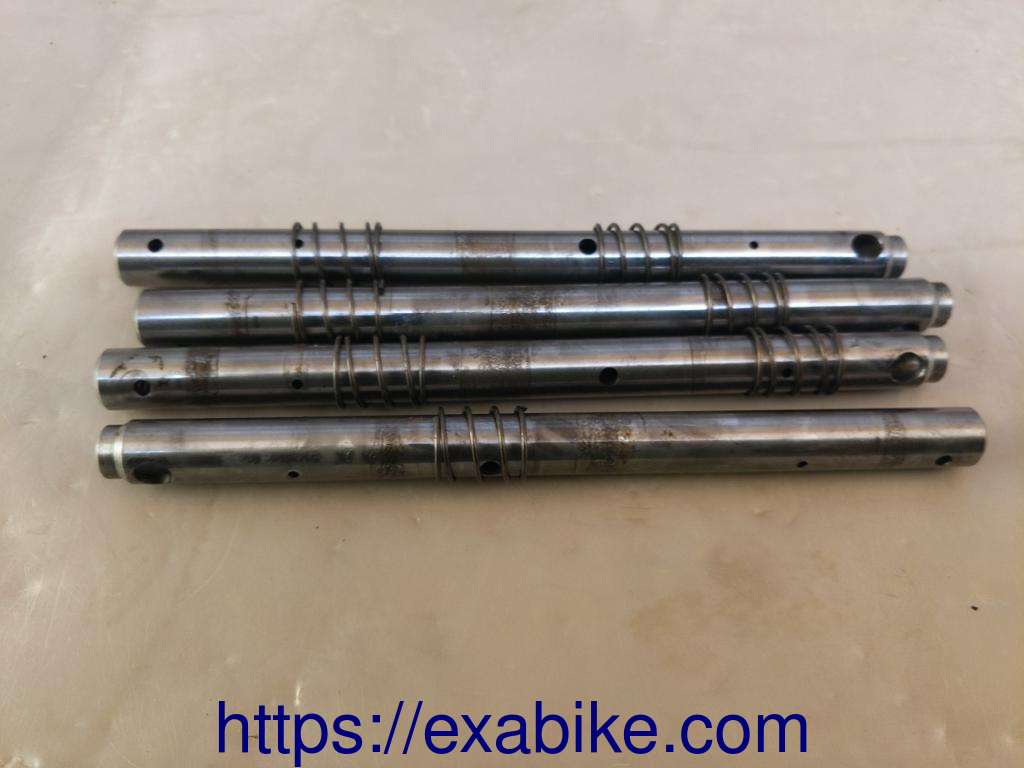 axes des culbuteurs Suzuki GSXR 750 - photo 1
