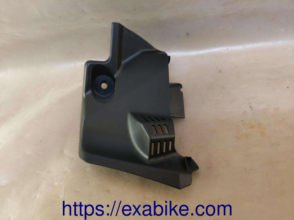 cowl, right Suzuki GSXR 1000 - photo 1