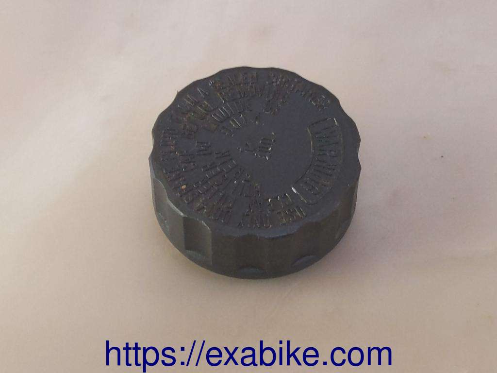 brake fluid cap, rear Suzuki GSXR 1000 - photo 1